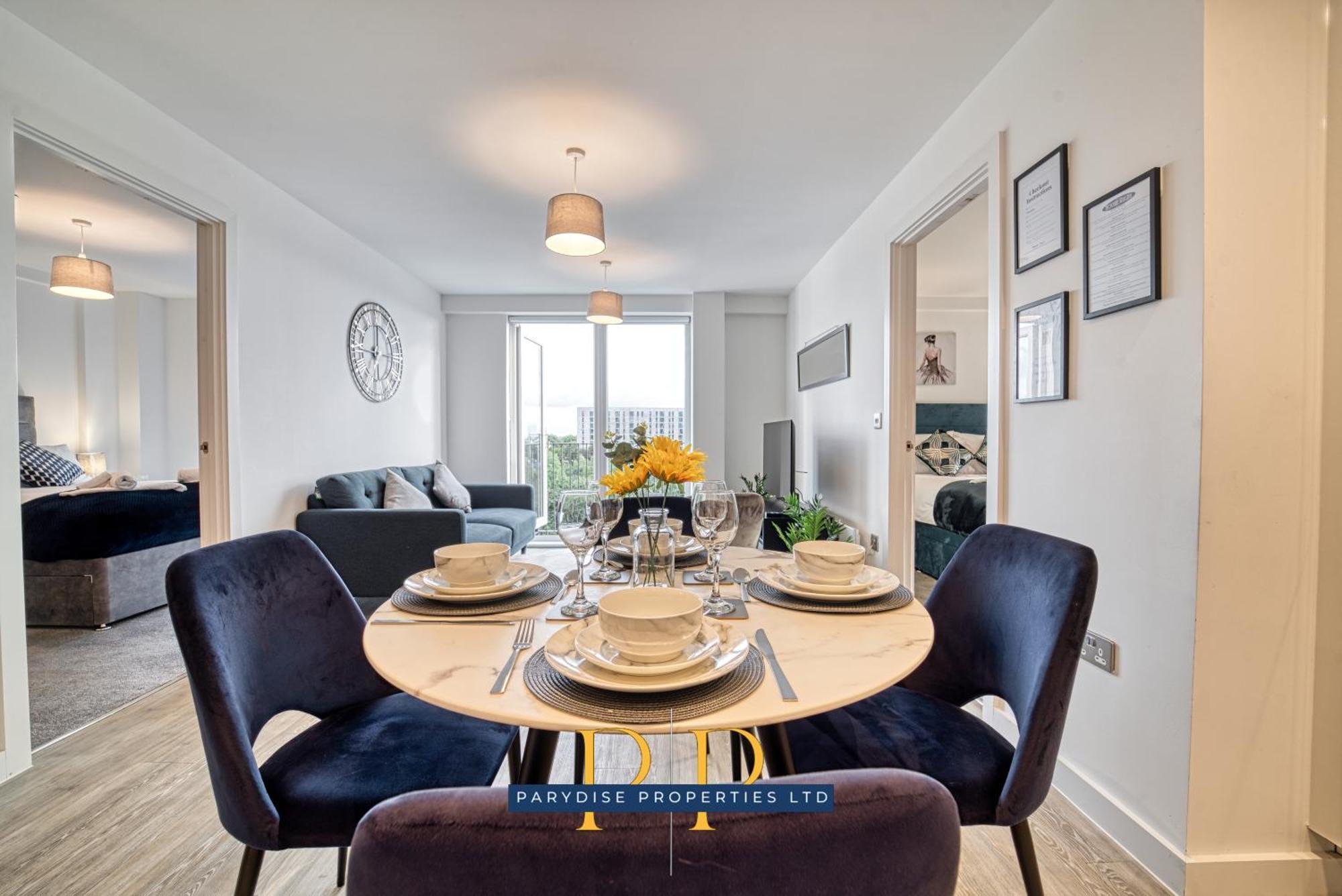 The Middlewood Plaza Suite - By Parydise Properties - Business Or Leisure Stays, Central Location, Sleeps 4, Salford Манчестер Экстерьер фото