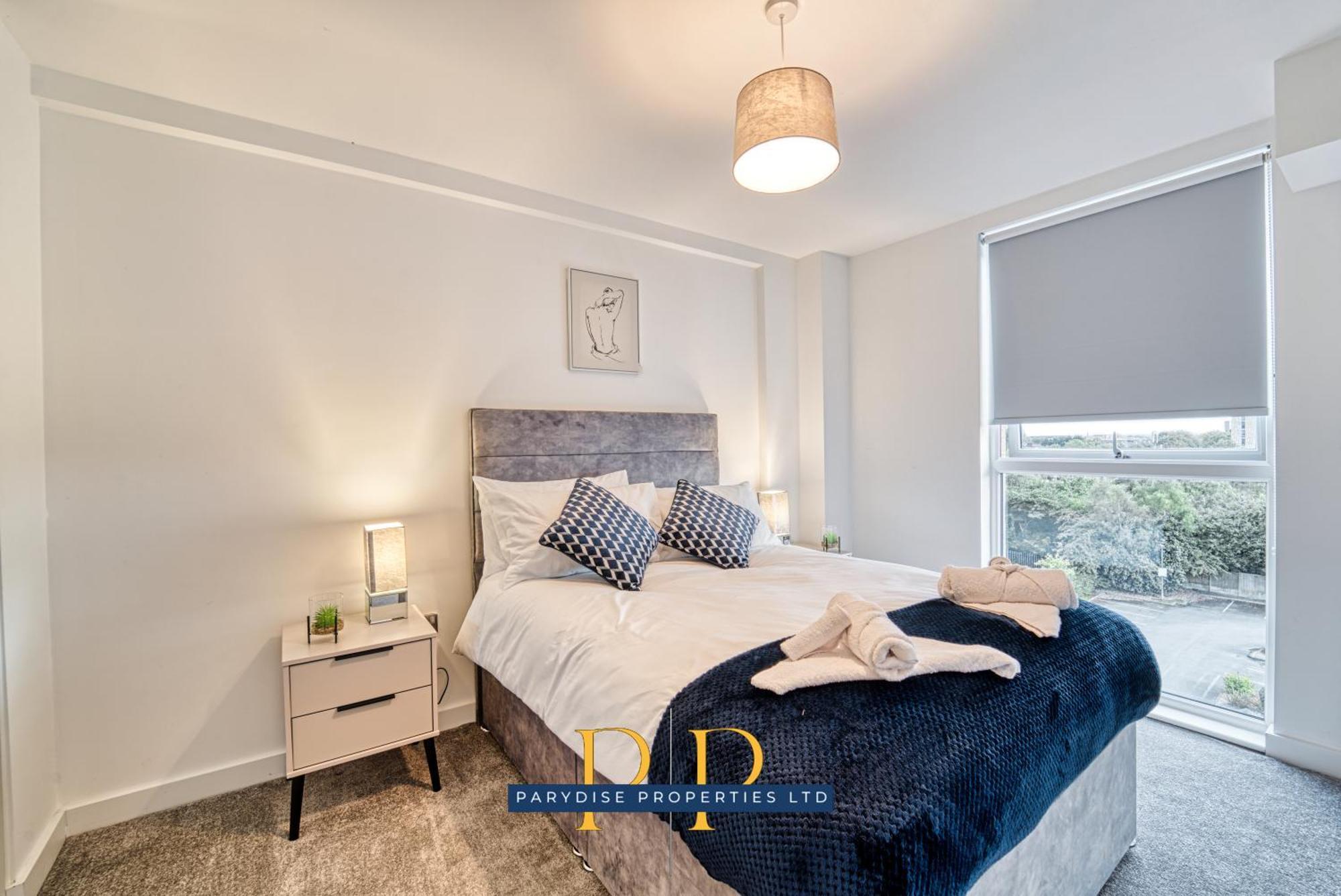 The Middlewood Plaza Suite - By Parydise Properties - Business Or Leisure Stays, Central Location, Sleeps 4, Salford Манчестер Экстерьер фото