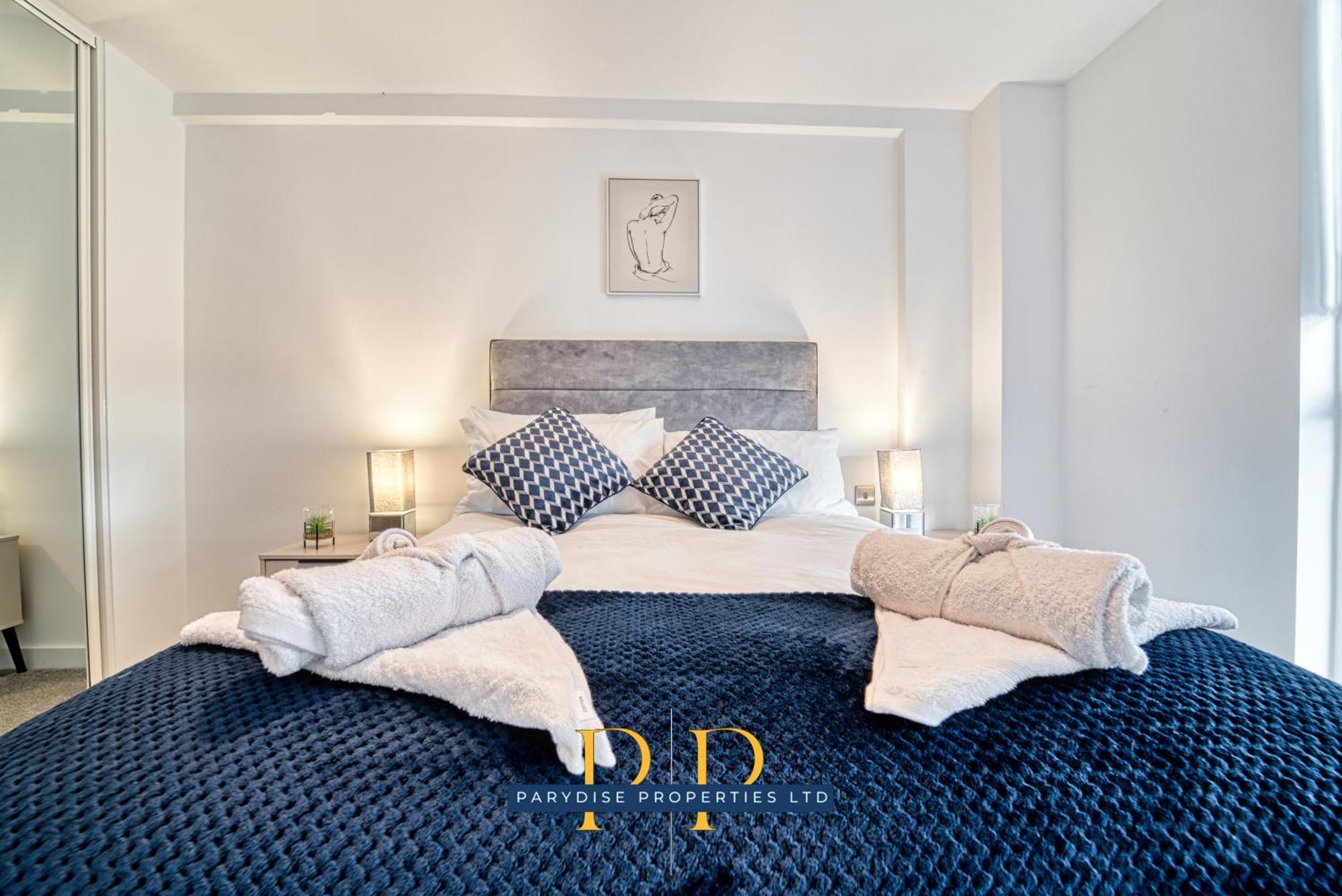 The Middlewood Plaza Suite - By Parydise Properties - Business Or Leisure Stays, Central Location, Sleeps 4, Salford Манчестер Экстерьер фото