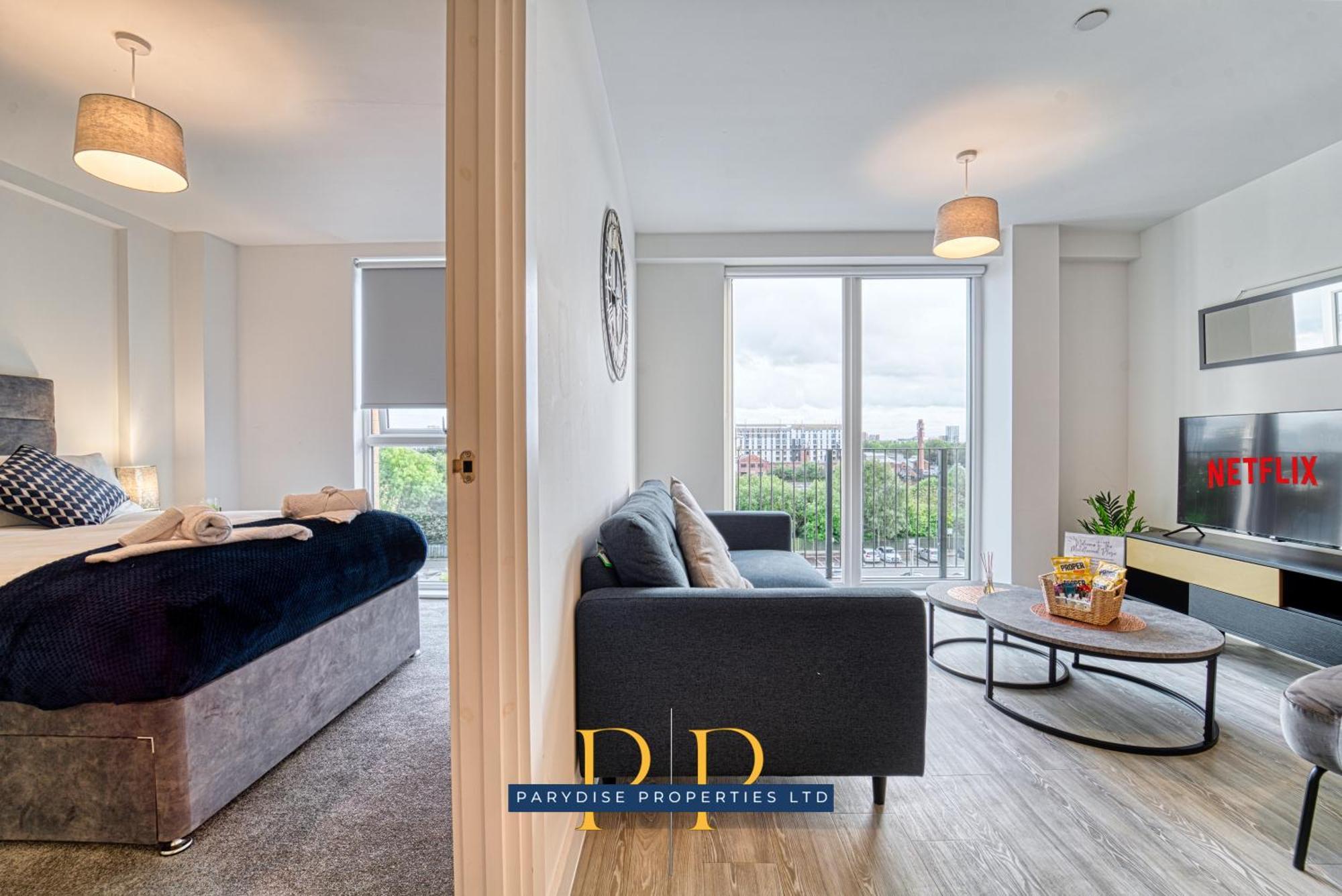 The Middlewood Plaza Suite - By Parydise Properties - Business Or Leisure Stays, Central Location, Sleeps 4, Salford Манчестер Экстерьер фото
