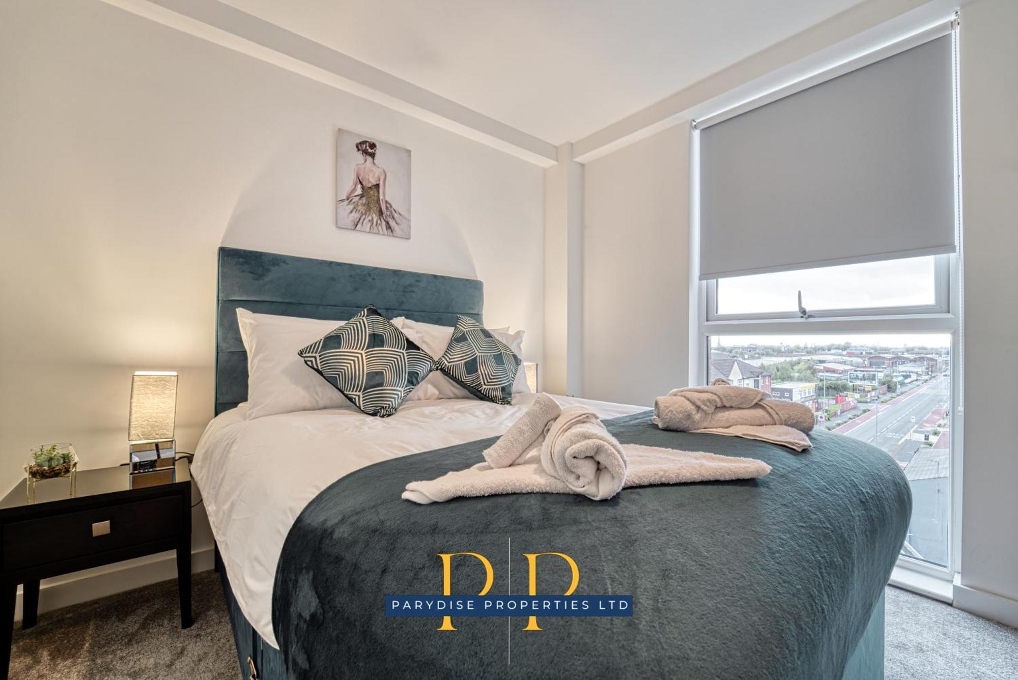 The Middlewood Plaza Suite - By Parydise Properties - Business Or Leisure Stays, Central Location, Sleeps 4, Salford Манчестер Экстерьер фото