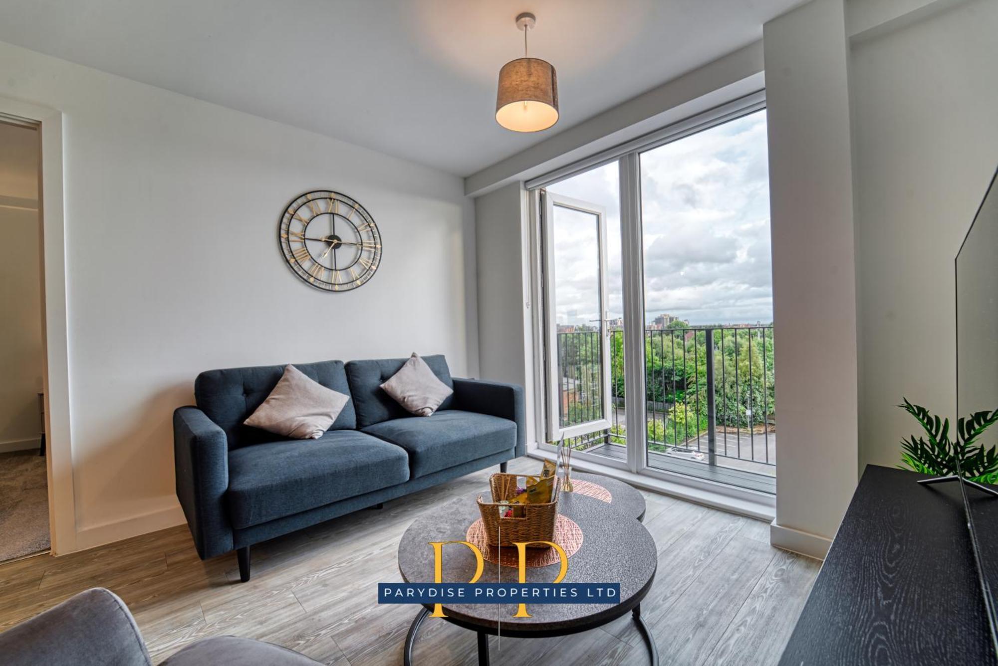 The Middlewood Plaza Suite - By Parydise Properties - Business Or Leisure Stays, Central Location, Sleeps 4, Salford Манчестер Экстерьер фото