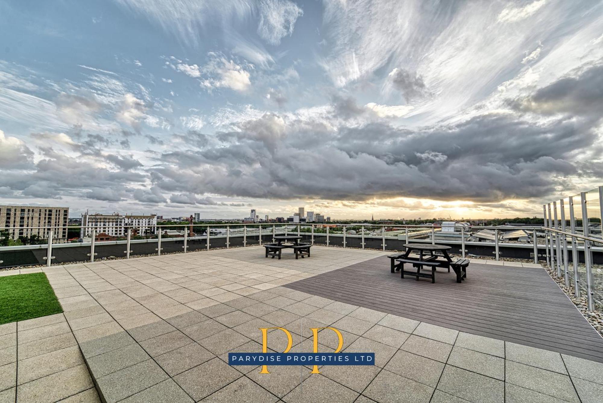 The Middlewood Plaza Suite - By Parydise Properties - Business Or Leisure Stays, Central Location, Sleeps 4, Salford Манчестер Экстерьер фото