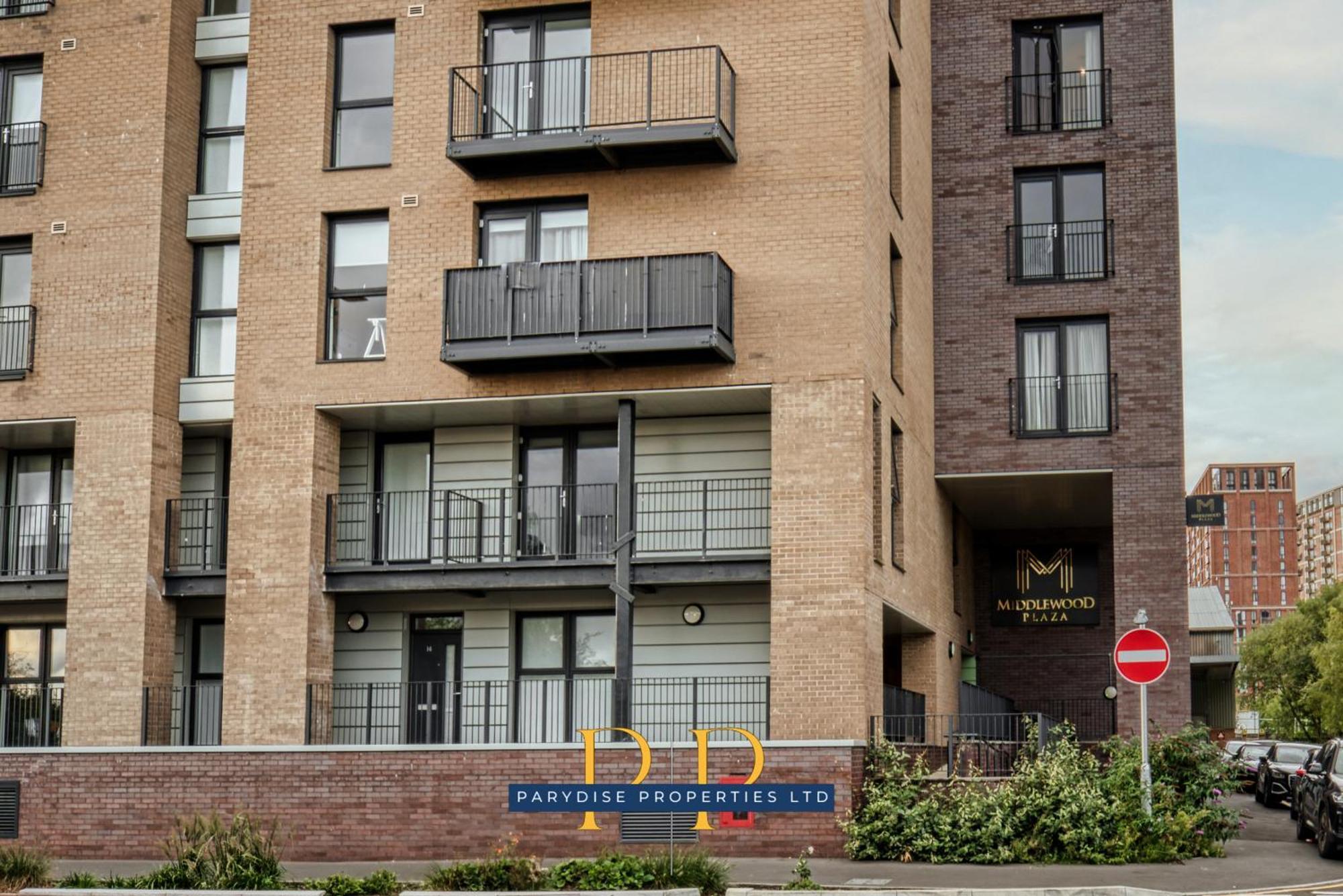 The Middlewood Plaza Suite - By Parydise Properties - Business Or Leisure Stays, Central Location, Sleeps 4, Salford Манчестер Экстерьер фото